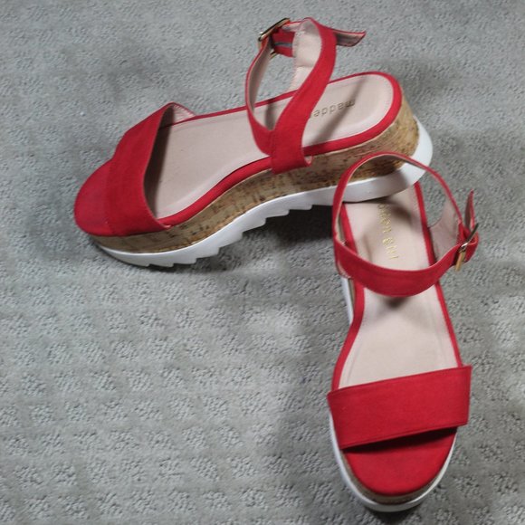 Steve Madden "Sabrina" Size 7.5M Red Suede Platform Sandals - Picture 1 of 7